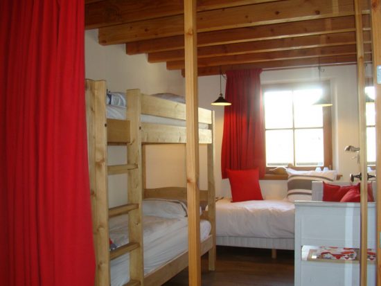 Bedroom 4 single beds